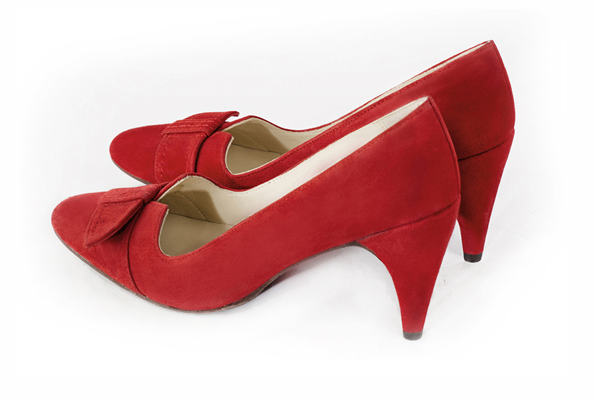 French elegance and refinement for these cardinal red dress pumps, with a knot on the front, 
                available in many subtle leather and colour combinations. Possibility to customize with your colors, materials and heels.
With its original cutout, this pretty fitted pump
will render you great services, combining comfort and distinction. 
                Matching clutches for parties, ceremonies and weddings.   
                You can customize these shoes to perfectly match your tastes or needs, and have a unique model.  
                Choice of leathers, colours, knots and heels. 
                Wide range of materials and shades carefully chosen.  
                Rich collection of flat, low, mid and high heels.  
                Small and large shoe sizes - Florence KOOIJMAN